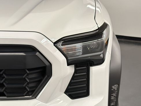 Used 2025 Toyota Tacoma TRD Off-Road image 11