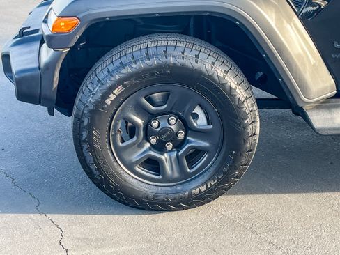 Used 2022 Jeep Wrangler Unlimited Sport image 9