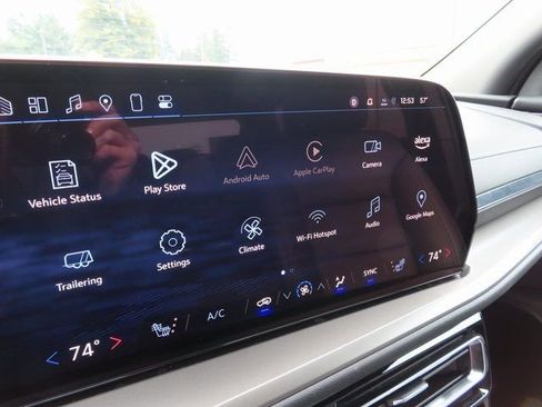 Used 2025 Chevrolet Traverse LT image 22