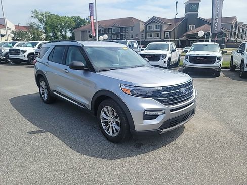 Used 2024 Ford Explorer XLT w/ Equipment Group 202A RWD image 1