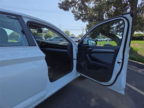 Used 2026 Volkswagen Jetta SE FWD image 26