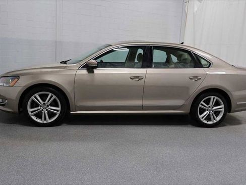 Used 2015 Volkswagen Passat TDI SEL Premium FWD image 2