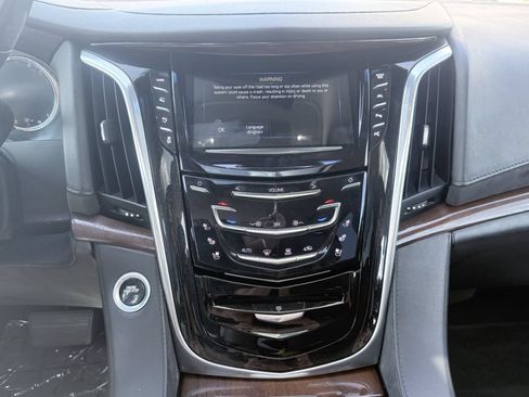 Used 2019 Cadillac Escalade ESV Premium Luxury AWD/4WD image 13