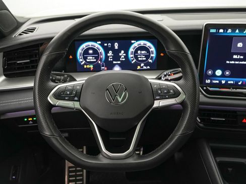 Used 2025 Volkswagen Tiguan SE R-Line AWD/4WD image 15