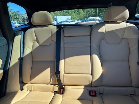 Used 2019 Volvo XC60 T5 Momentum w/ Multimedia Package AWD/4WD image 23