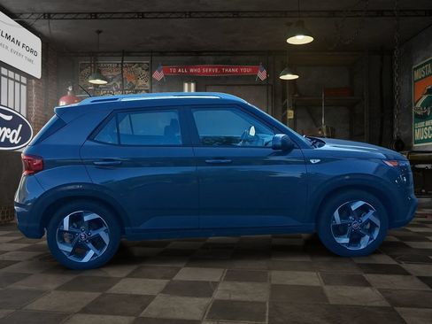 Used 2023 Hyundai Venue SEL FWD image 7