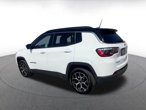 Used 2025 Jeep Compass Limited image 10