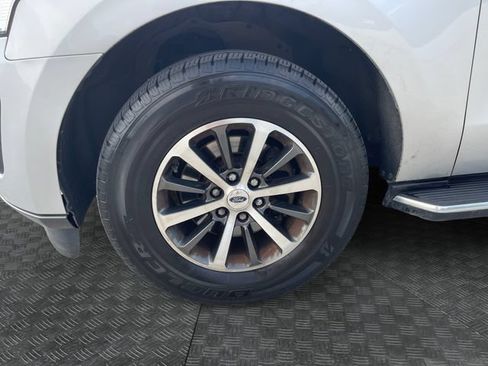Used 2018 Ford Expedition Max XLT w/ Equipment Group 202A AWD/4WD image 14