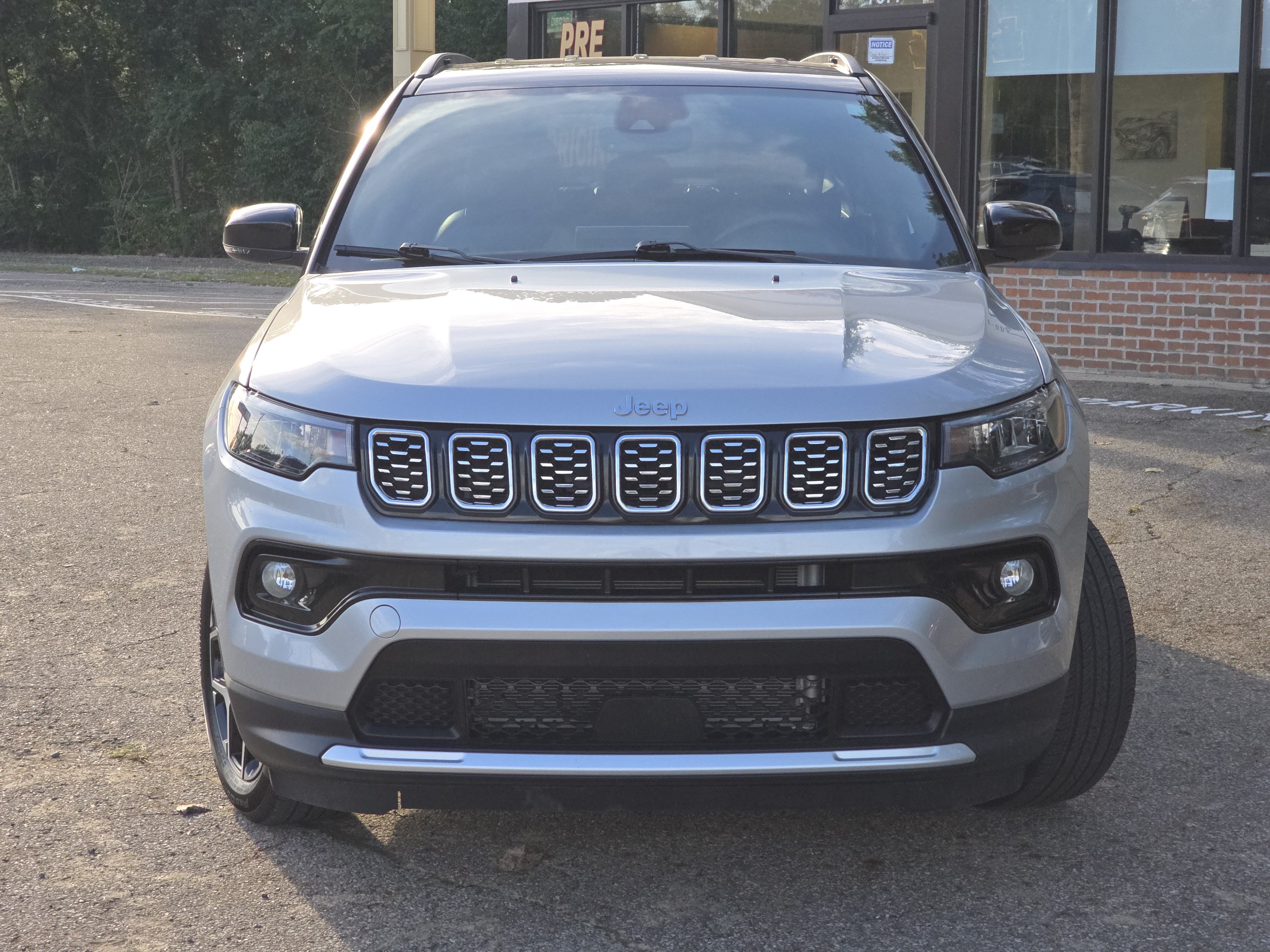 Used 2024 Jeep Compass Limited AWD/4WD image 2