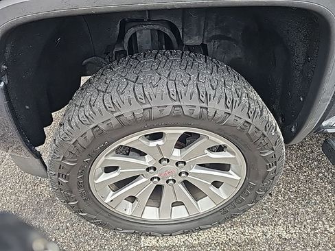 Used 2018 GMC Sierra 1500 Denali image 2