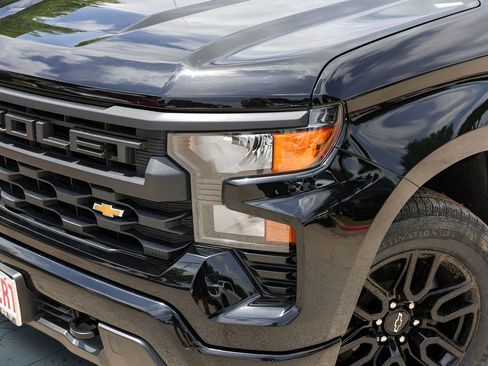 Used 2023 Chevrolet Silverado 1500 Custom AWD/4WD image 3