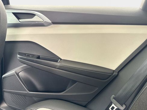 New 2025 Volkswagen Taos SEL image 10