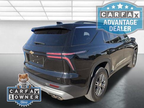 Used 2024 Chevrolet Traverse LT FWD image 2