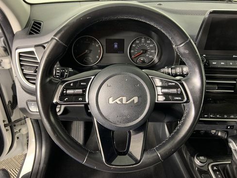 Used 2023 Kia Seltos EX image 9