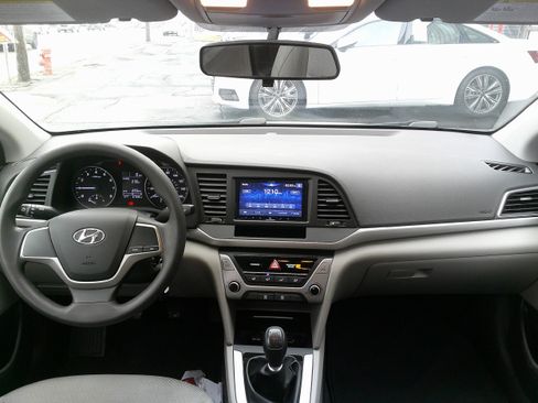 Used 2018 Hyundai Elantra SE image 19