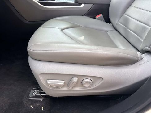 Used 2023 Toyota Highlander XLE image 18