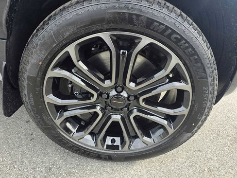 New 2026 Land Rover Defender 110 OCTA image 9