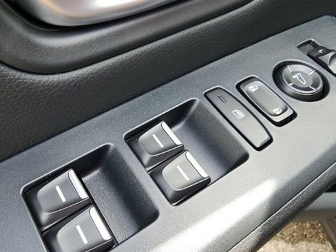 Used 2025 Honda Pilot Sport image 25