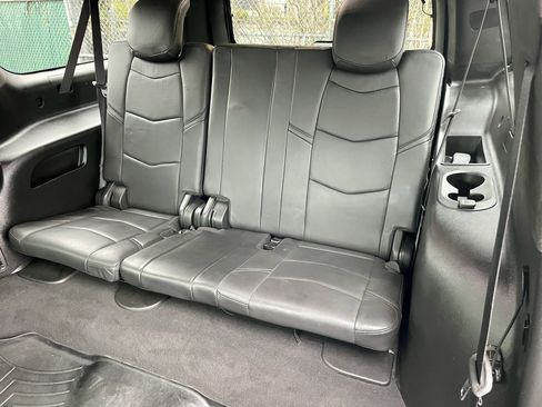 Used 2019 Cadillac Escalade ESV Platinum w/ Escalade Sport Edition image 34