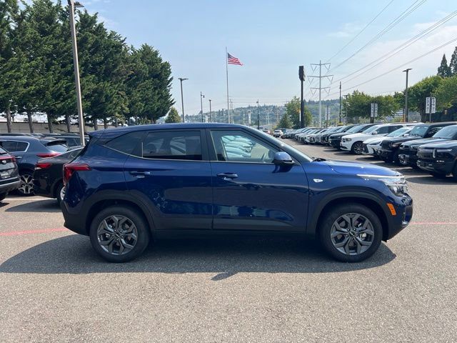 Used 2026 Kia Seltos LX AWD/4WD image 6