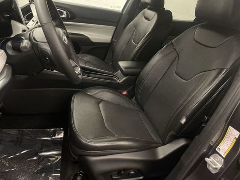 Used 2023 Jeep Compass Limited w/ Elite Group AWD/4WD image 13