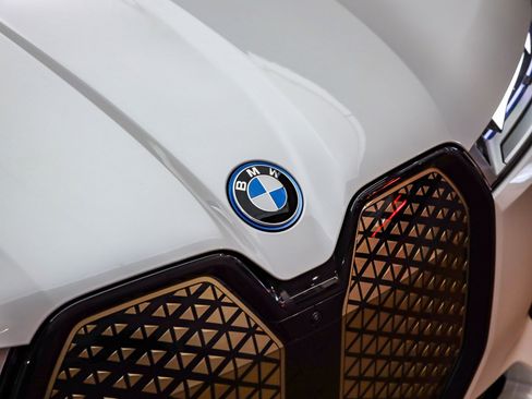 Certified 2023 BMW iX M60 w/ Executive Package AWD/4WD image 6