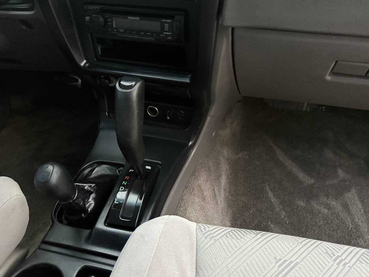 Used 2001 Toyota 4Runner SR5 AWD/4WD image 26