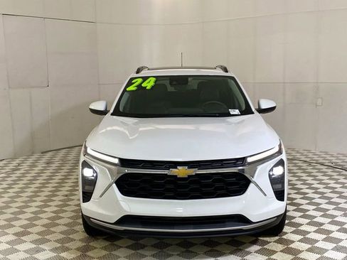 Used 2024 Chevrolet Trax LT w/ Sunroof Package FWD image 21