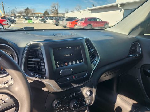 Used 2020 Jeep Cherokee Latitude Plus image 18