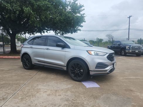 Used 2024 Ford Edge SE w/ Black Appearance Package image 4