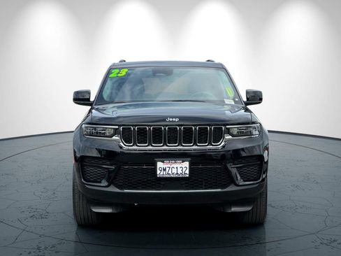 Used 2023 Jeep Grand Cherokee Laredo AWD/4WD image 9