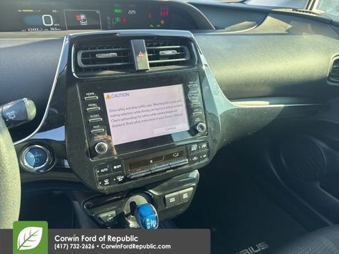 Used 2020 Toyota Prius LE image 28