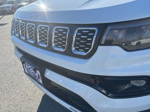 Used 2024 Jeep Compass Limited image 10