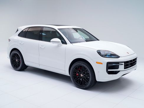 Used 2025 Porsche Cayenne S image 7