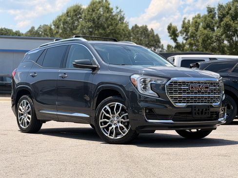 Used 2022 GMC Terrain Denali w/ Denali Premium Package AWD/4WD image 3
