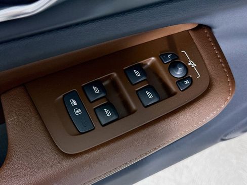 Certified 2024 Volvo V60 B5 Cross Country Ultimate w/ Protection Package Premier AWD/4WD image 18