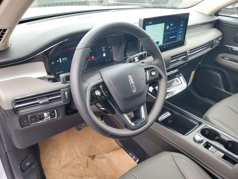 New 2026 Lincoln Corsair Premiere image 13