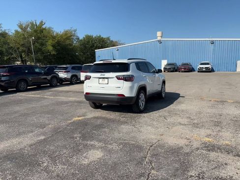 Used 2025 Jeep Compass Latitude AWD/4WD image 14
