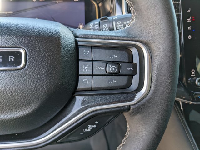 Used 2023 Jeep Wagoneer 4WD w/ Convenience Group I image 34