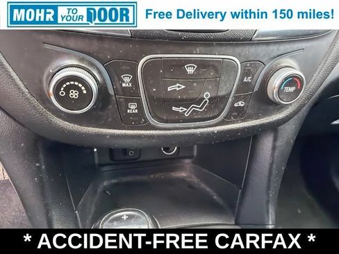 Used 2018 Chevrolet Equinox LT FWD image 24