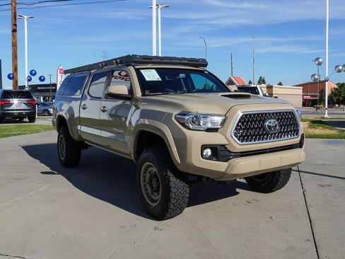 Used 2019 Toyota Tacoma TRD Sport w/ Technology Package AWD/4WD image 2
