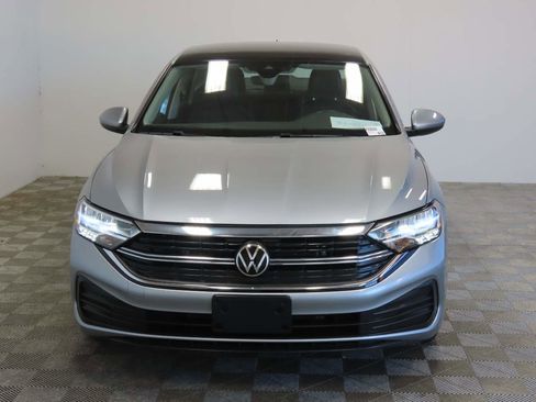 Used 2024 Volkswagen Jetta SE image 2