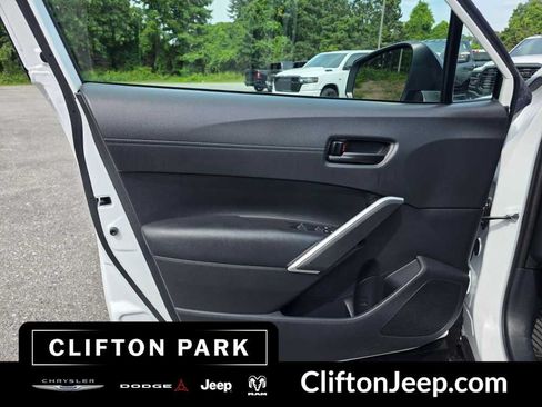 Used 2024 Toyota Corolla Cross AWD Hybrid image 9