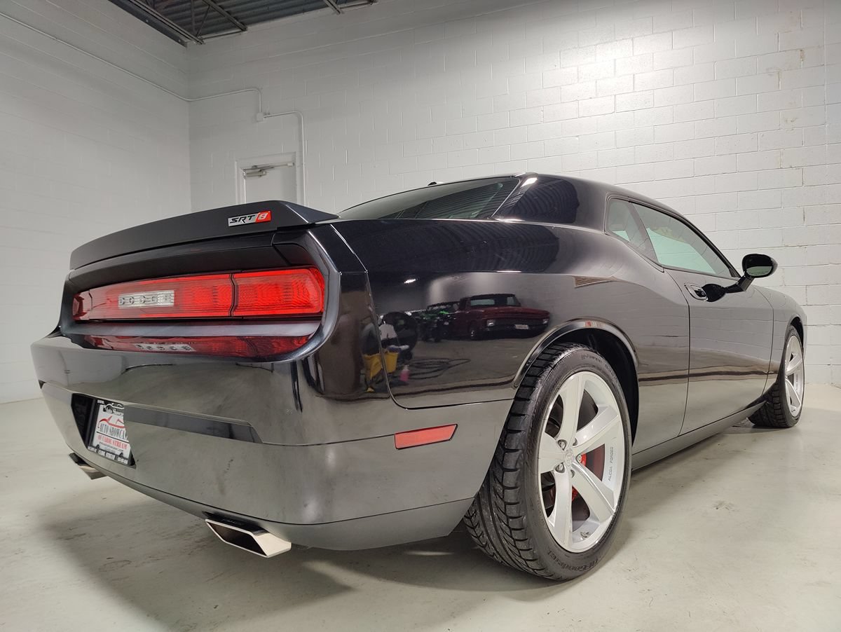 Used 2009 Dodge Challenger SRT8 w/ SRT Option Group II RWD image 8