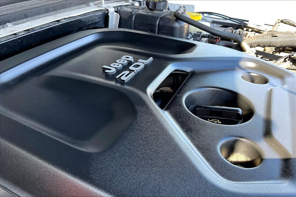 Used 2021 Jeep Wrangler Unlimited Sahara w/ Uconnect 4C Nav & Sound Group AWD/4WD image 34