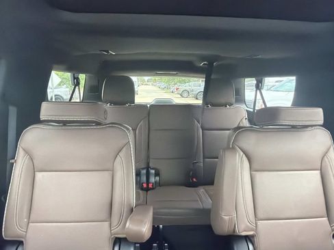 Used 2023 Chevrolet Suburban High Country w/ LPO, Illumination Package RWD image 13