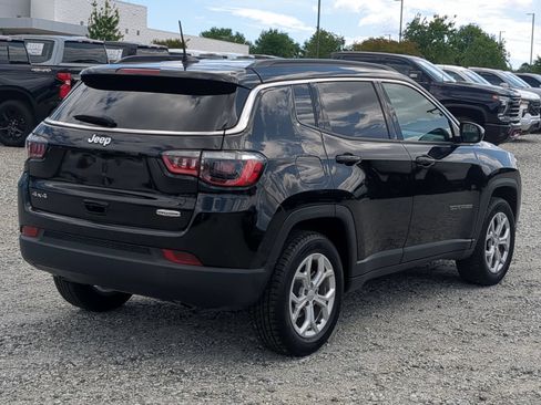 Used 2024 Jeep Compass Latitude AWD/4WD image 10