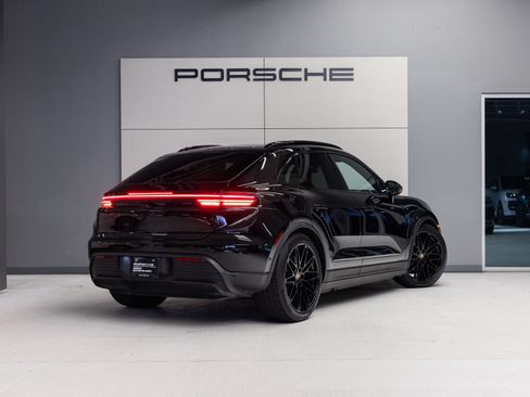 Certified 2025 Porsche Macan 4 Electric AWD/4WD image 7
