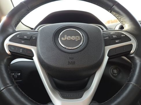 Used 2015 Jeep Cherokee Limited image 33