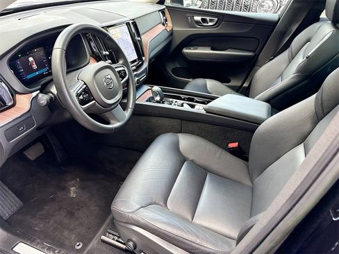 Used 2023 Volvo XC60 B5 Plus image 25